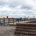 2 Bed 2 Bath Lux Suite - Bullring - Free Wifi & Netflix - Contractors - Sleeps 6