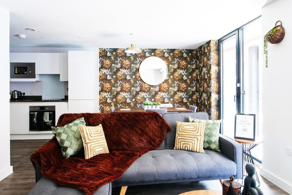 Apartment 2 Bed 2 Bath Lux - Bullring - Free Wifi & Netflix - Contractors - Sleeps 6