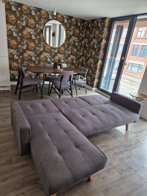 2 Bed 2 Bath Lux - Bullring - Free Wifi & Netflix - Contractors - Sleeps 6